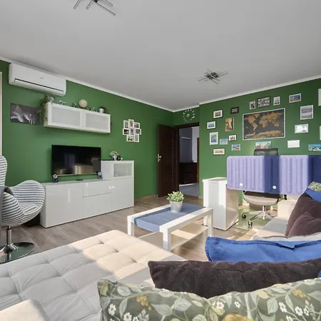 Lively In With Balcony And Desk By Renters