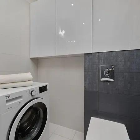 Lively In With Balcony And Desk By Renters *