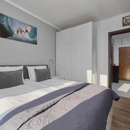 Lively In With Balcony And Desk By Renters * Wroclaw