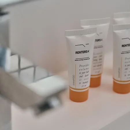 Lively In With Balcony And Desk By Renters شقة *