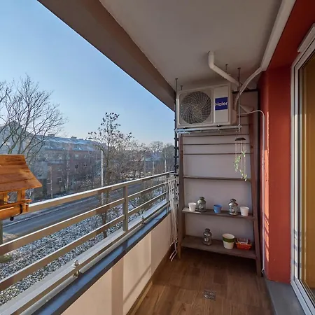 Lively In With Balcony And Desk By Renters Lejlighed Wrocław