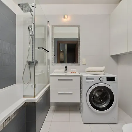 Lively In With Balcony And Desk By Renters Wrocław