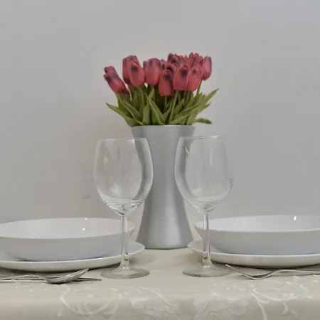 Lejlighed Lively In With Balcony And Desk By Renters *