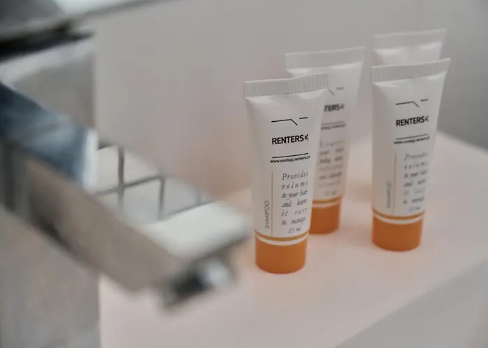 Lively In With Balcony And Desk By Renters شقة *