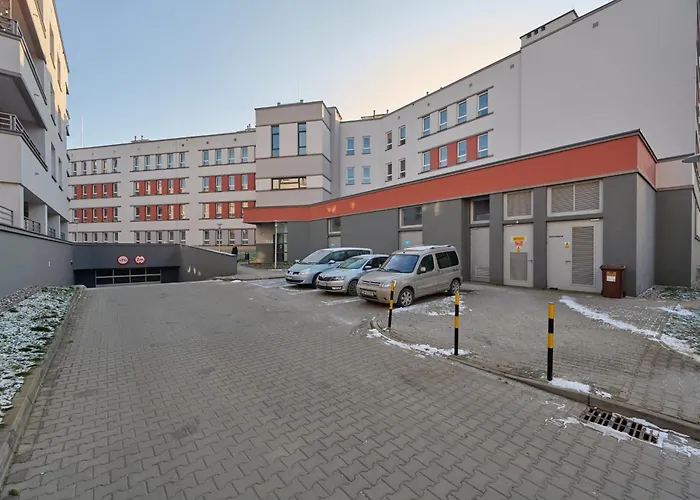 Lively In With Balcony And Desk By Renters * Vratislav