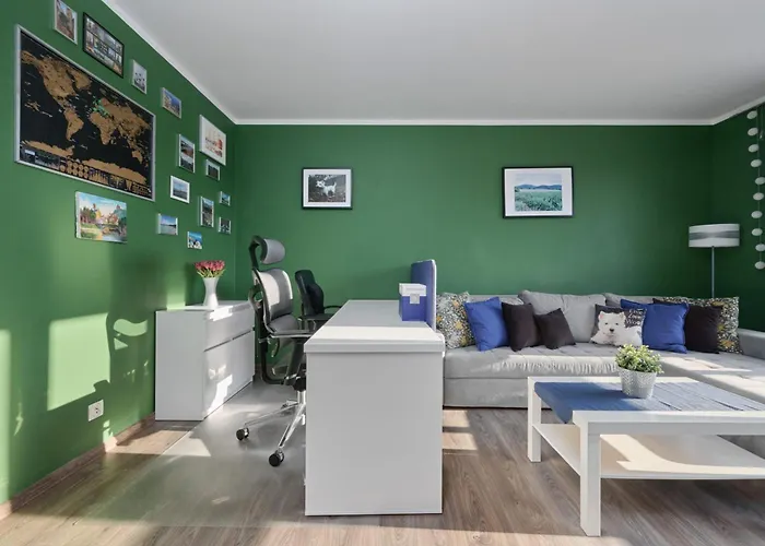 Lively In With Balcony And Desk By Renters