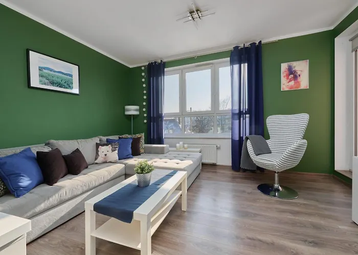 Lively In With Balcony And Desk By Renters شقة *