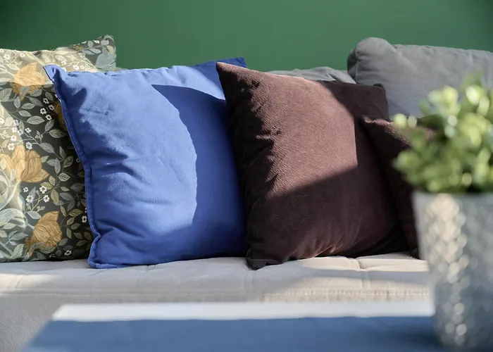 شقة Lively In With Balcony And Desk By Renters *