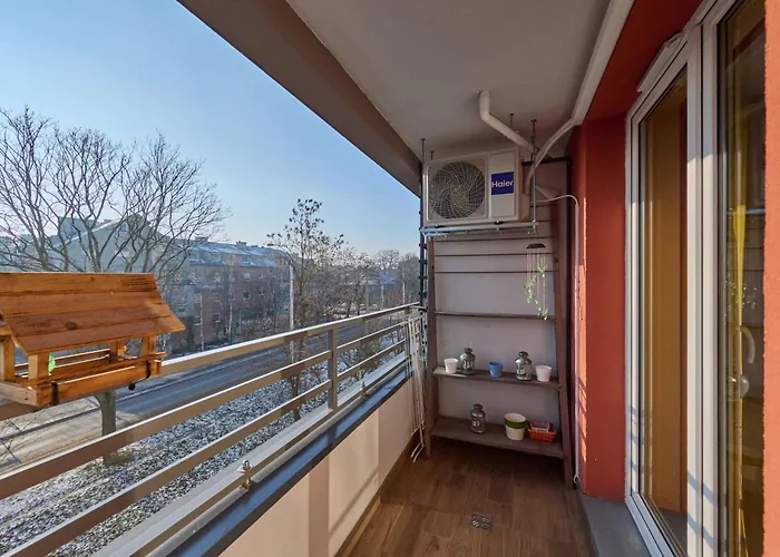 Lively In With Balcony And Desk By Renters شقة فروتسواف