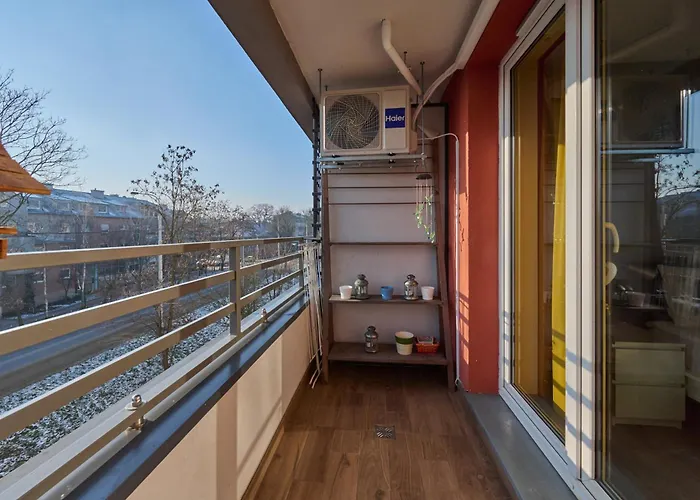 Lively In With Balcony And Desk By Renters *