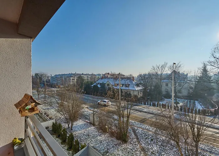 شقة Lively In With Balcony And Desk By Renters